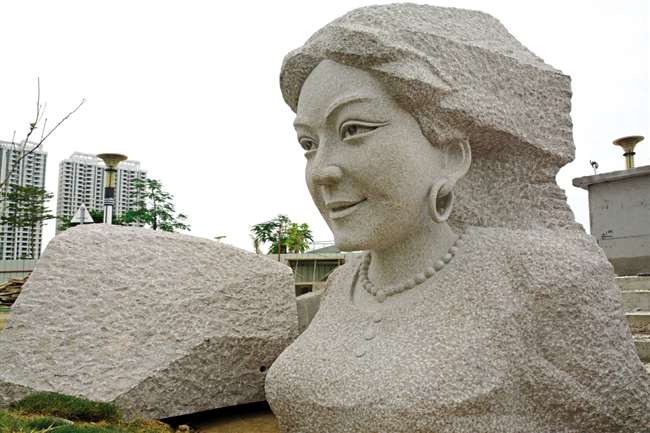 四平石雕像,石雕塑